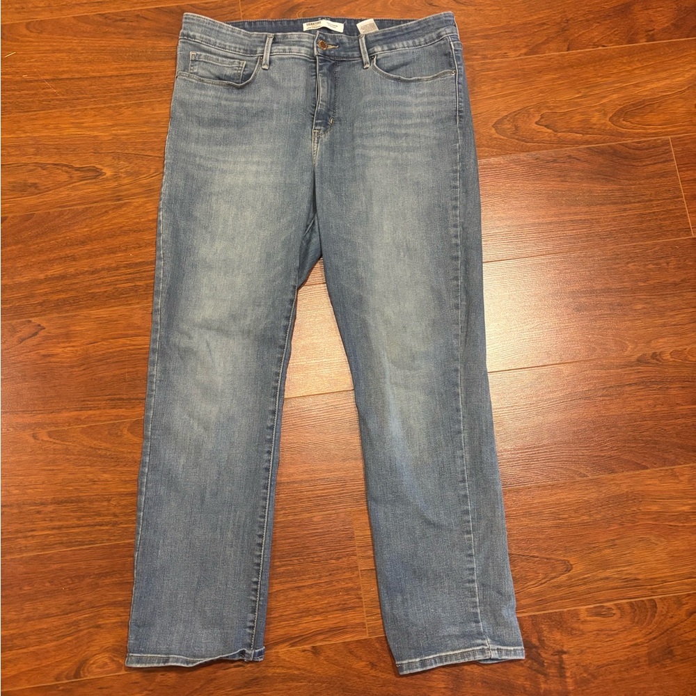 Signature Gold Levis Strauss Jeans Women 16S Blue Denim Totally Shaping Straight